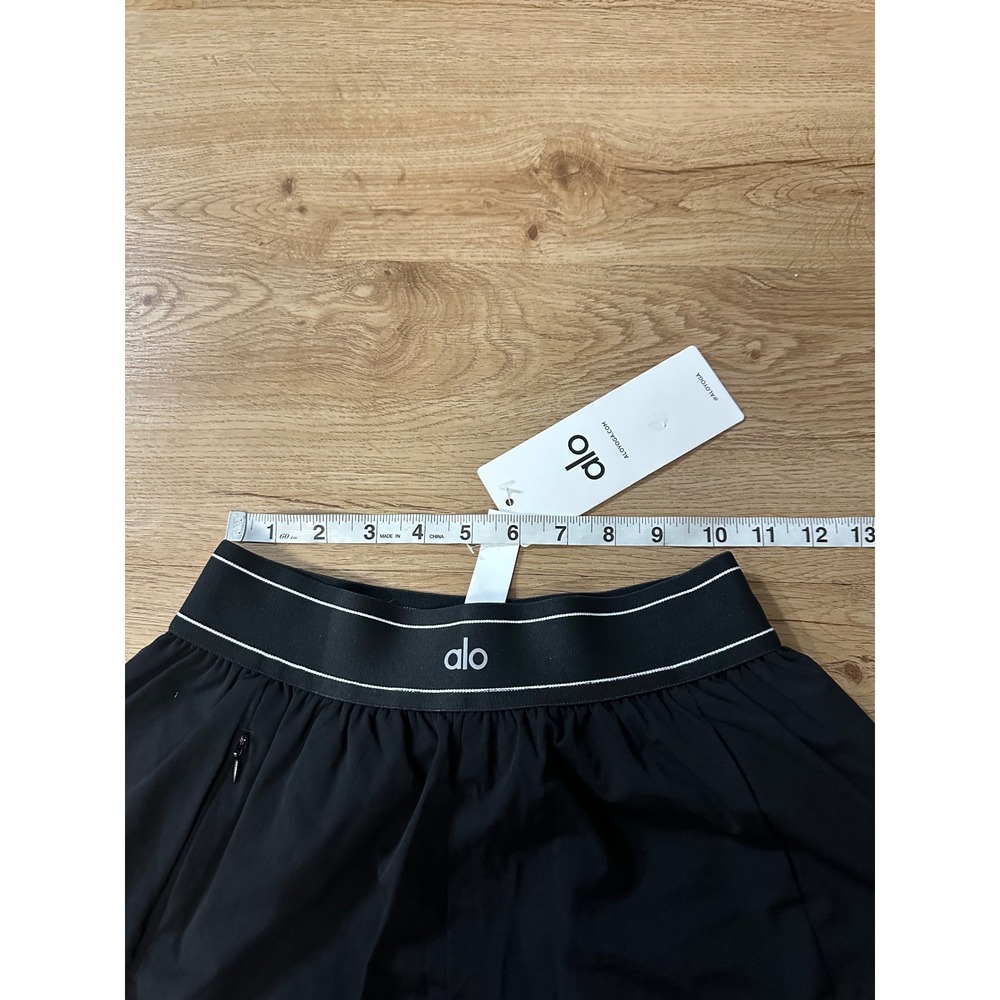 Alo Yoga Womens M Black Matching Set Short Sleeve Top Running Shorts NWT - Picture 3 of 4